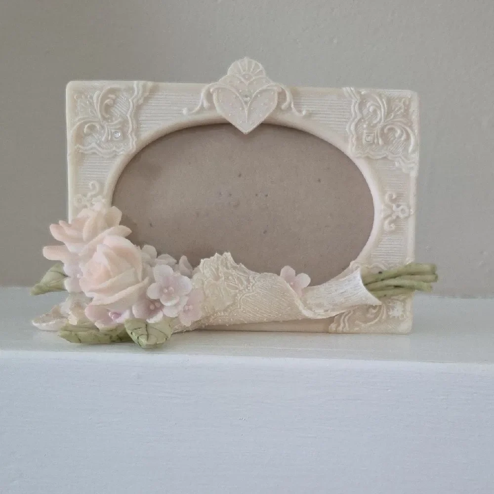 Delicate Cream Floral Decorative Photo Frame